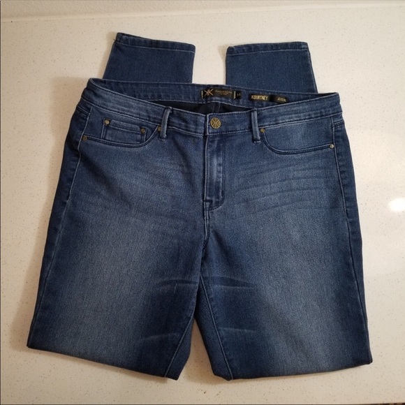 Kourney Kardashian Jean Jeggins - Picture 2 of 5